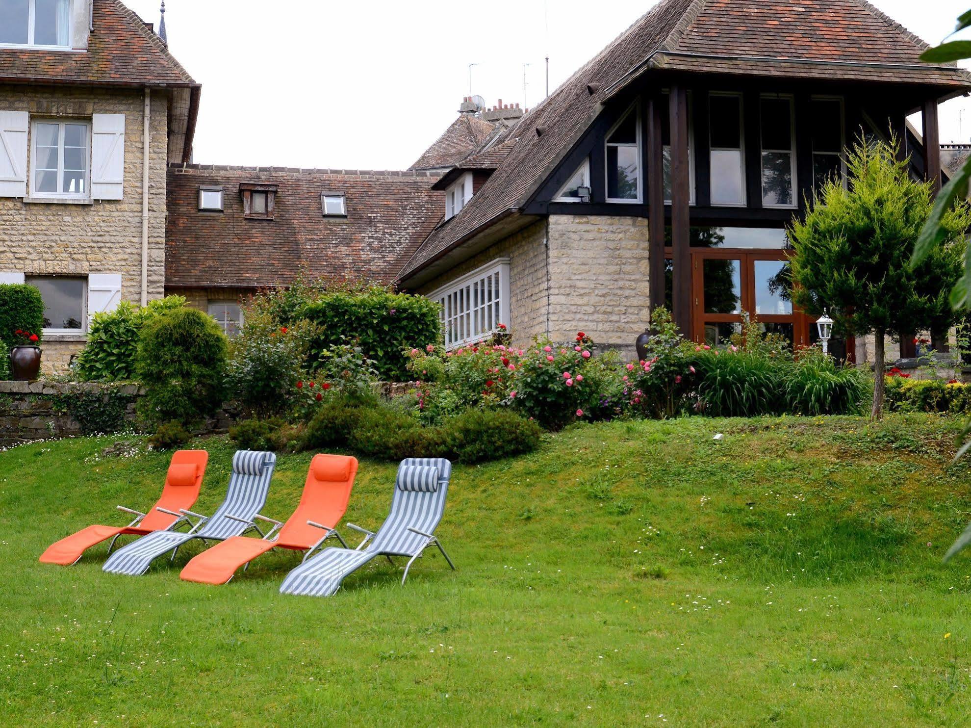 Logis Hotel Le Relais De La Poste Thury-Harcourt-le-Hom Extérieur photo